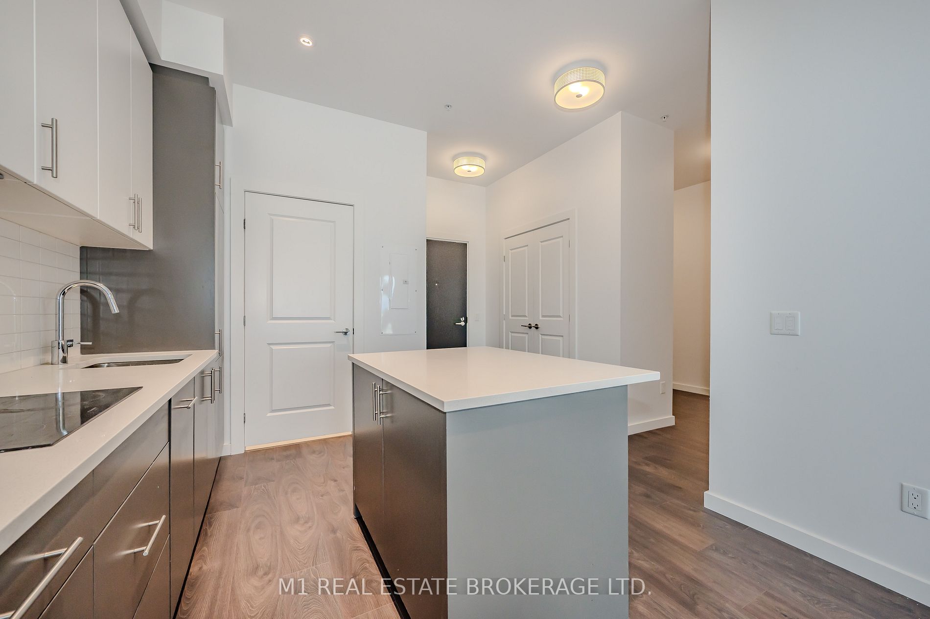 181 King St S, #1503