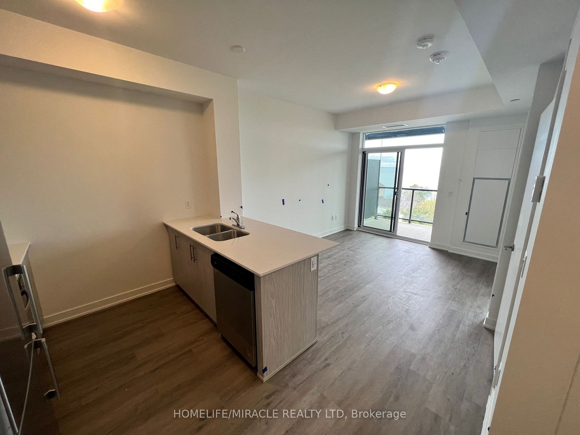 600 North Service Rd, #513
