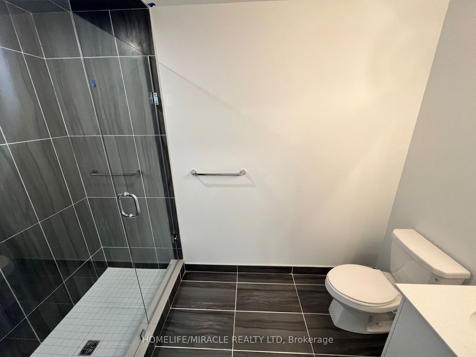 600 North Service Rd, #513