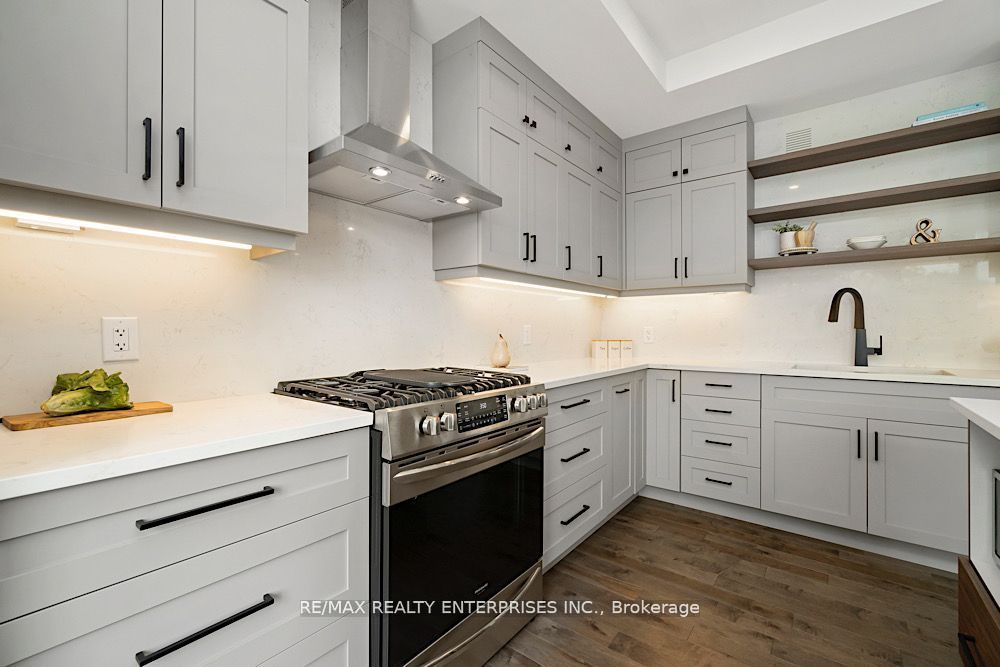 125 Villeneuve Dr