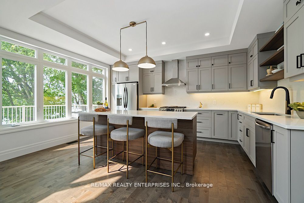 125 Villeneuve Dr