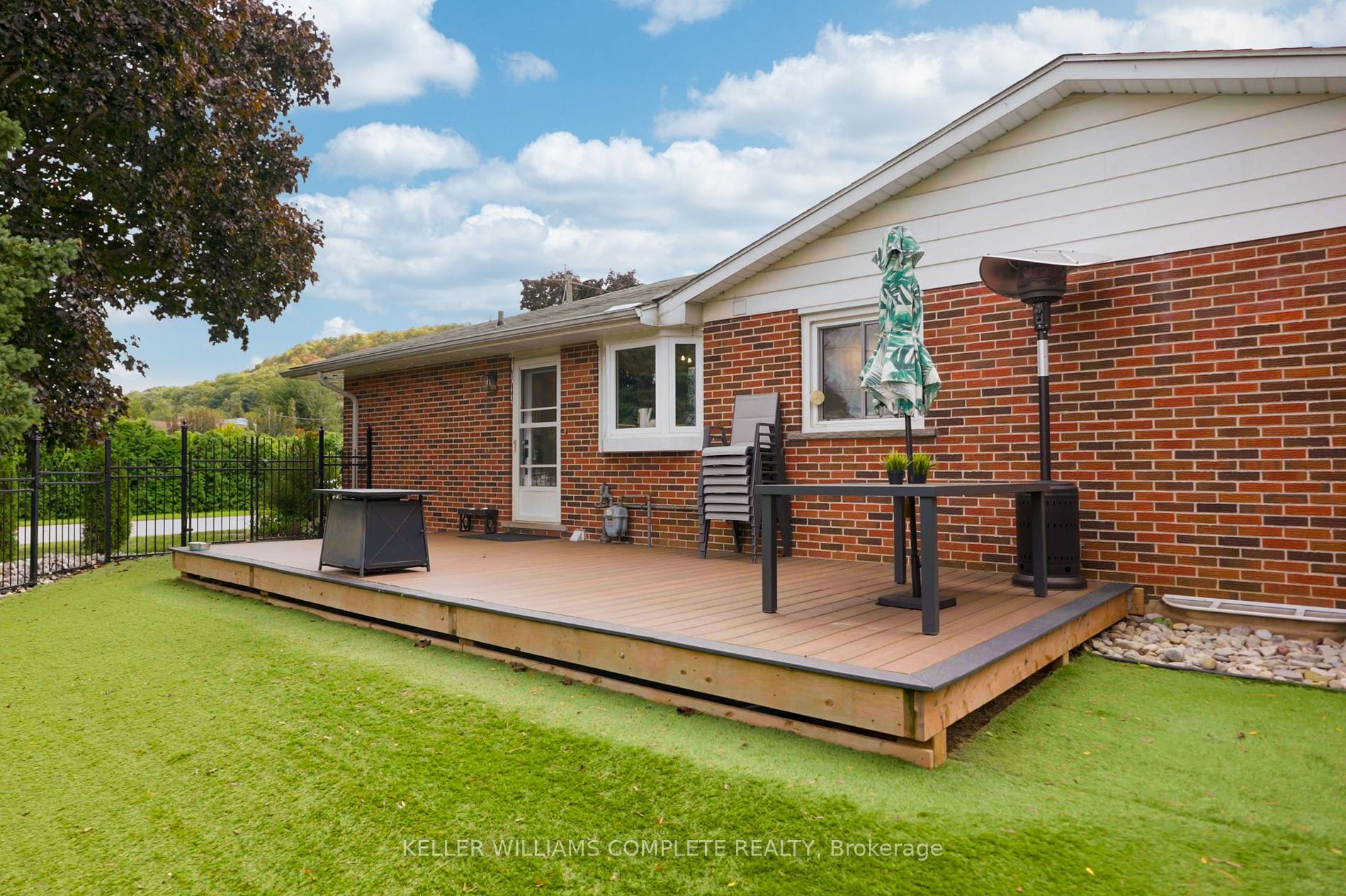 2 Brentwood Rd