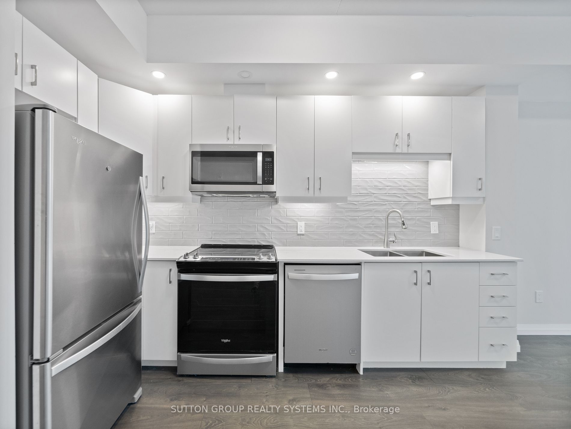 108 Garment St, #404