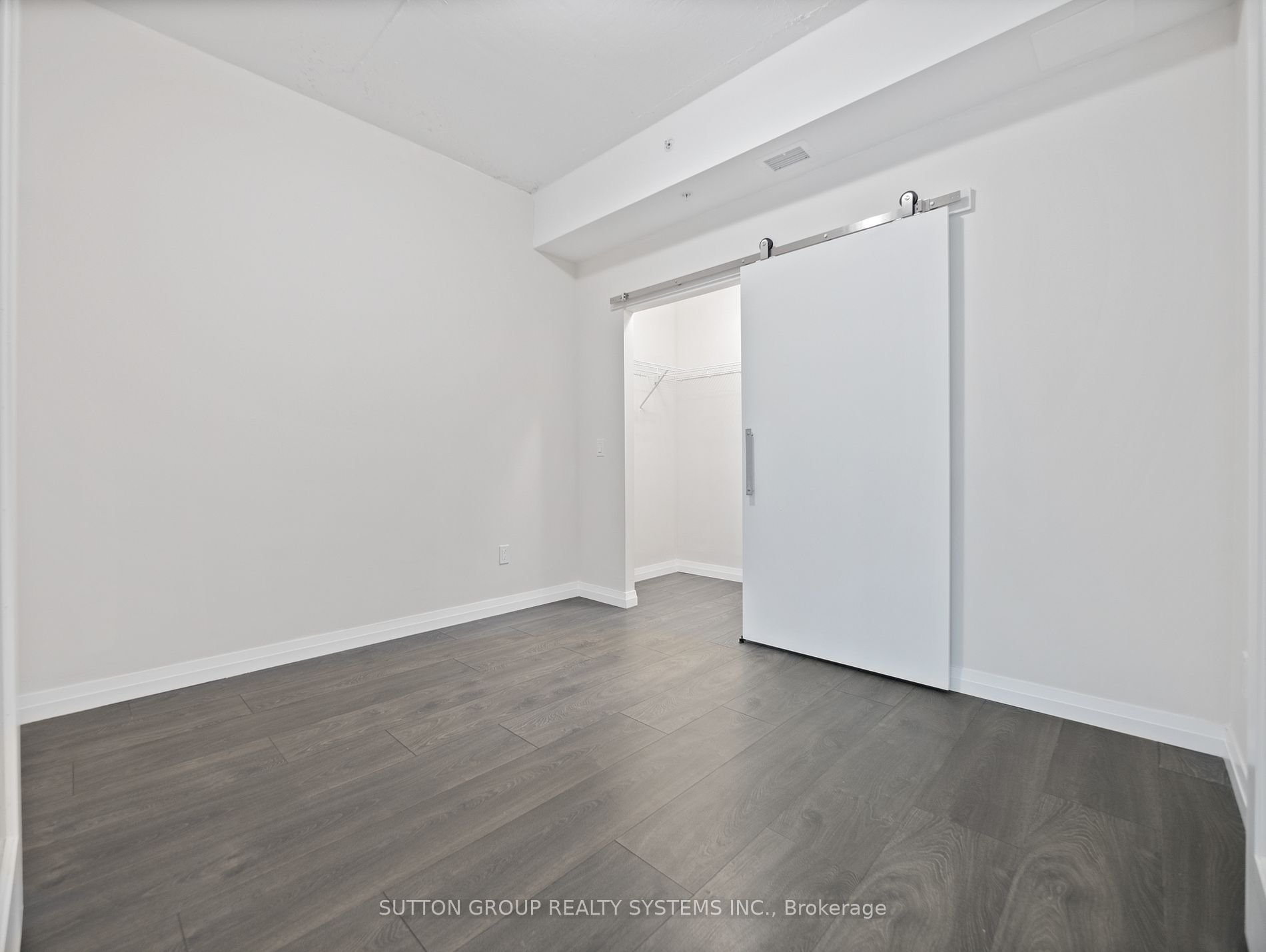 108 Garment St, #404