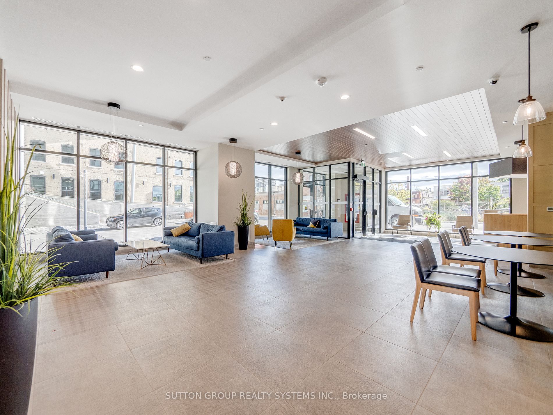 108 Garment St, #404