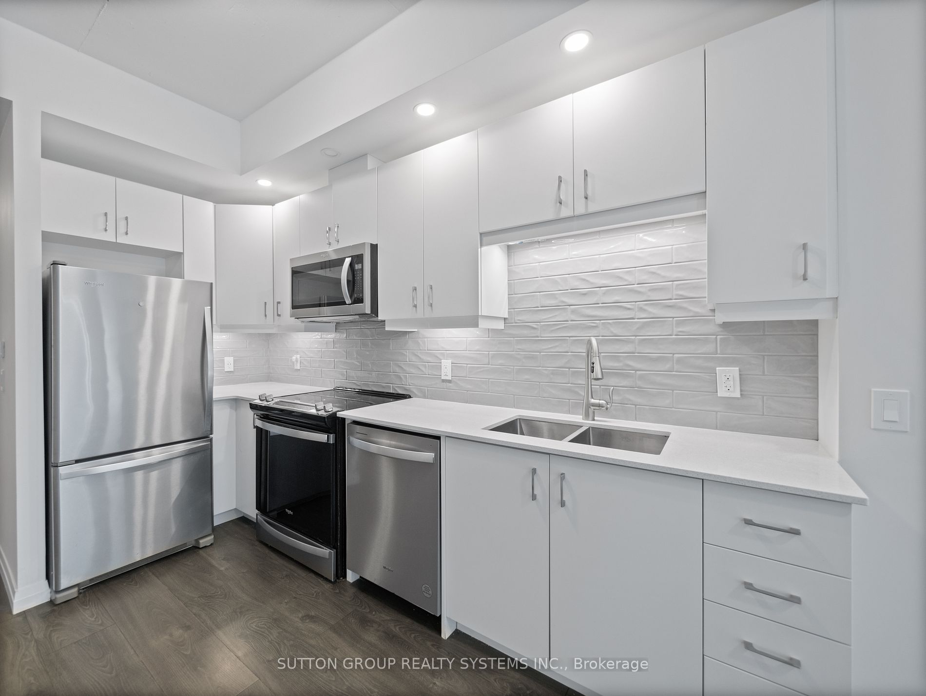 108 Garment St, #404