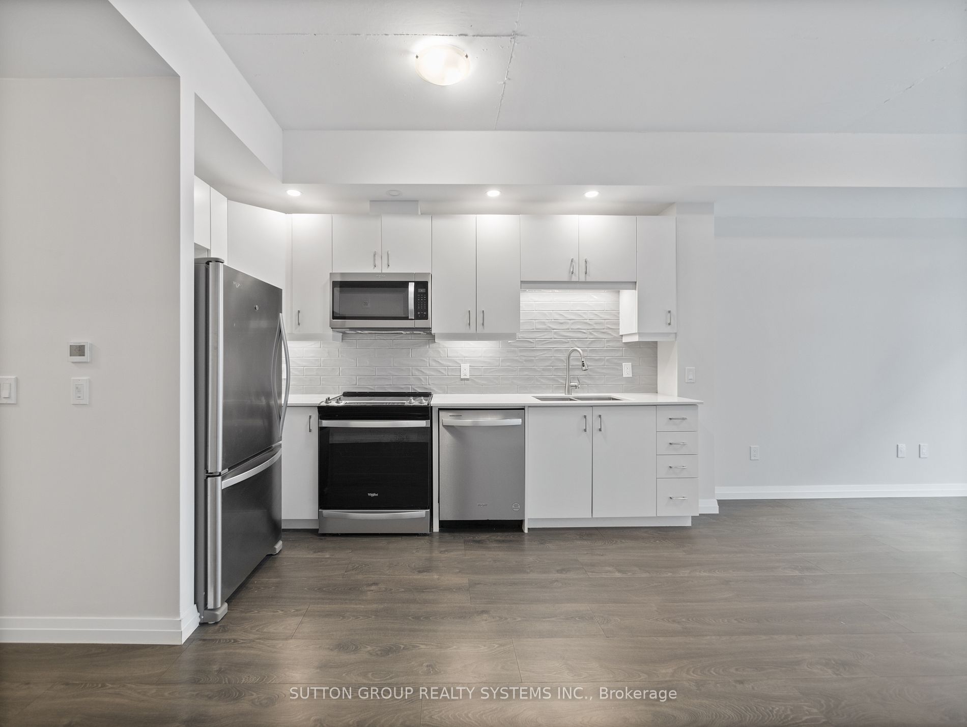 108 Garment St, #404