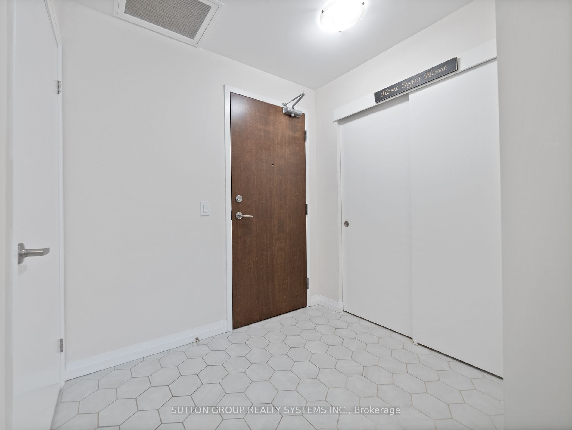 108 Garment St, #404