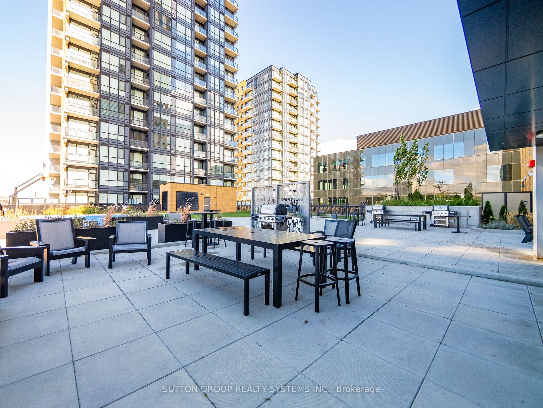 108 Garment St, #404