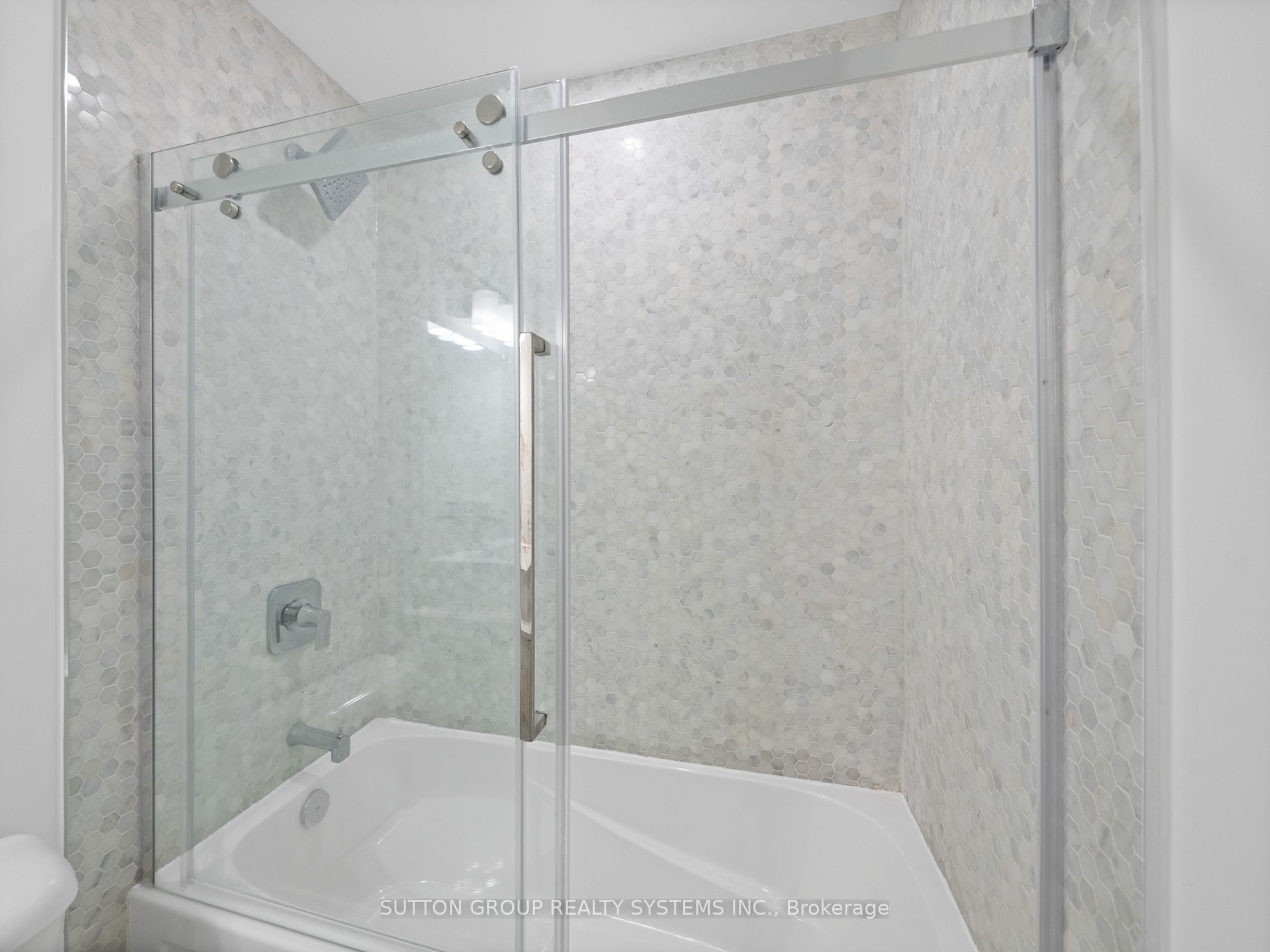 108 Garment St, #404