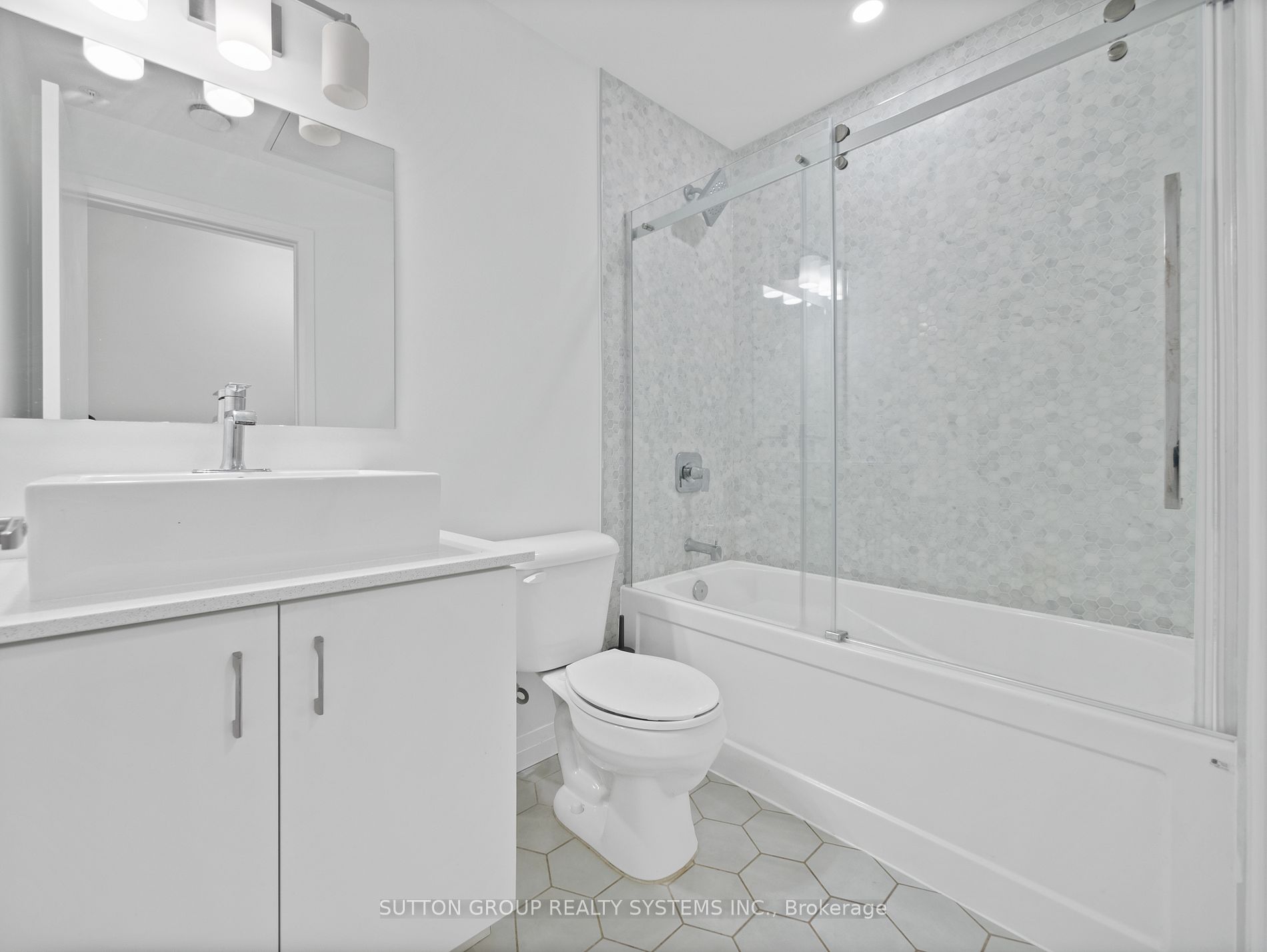 108 Garment St, #404