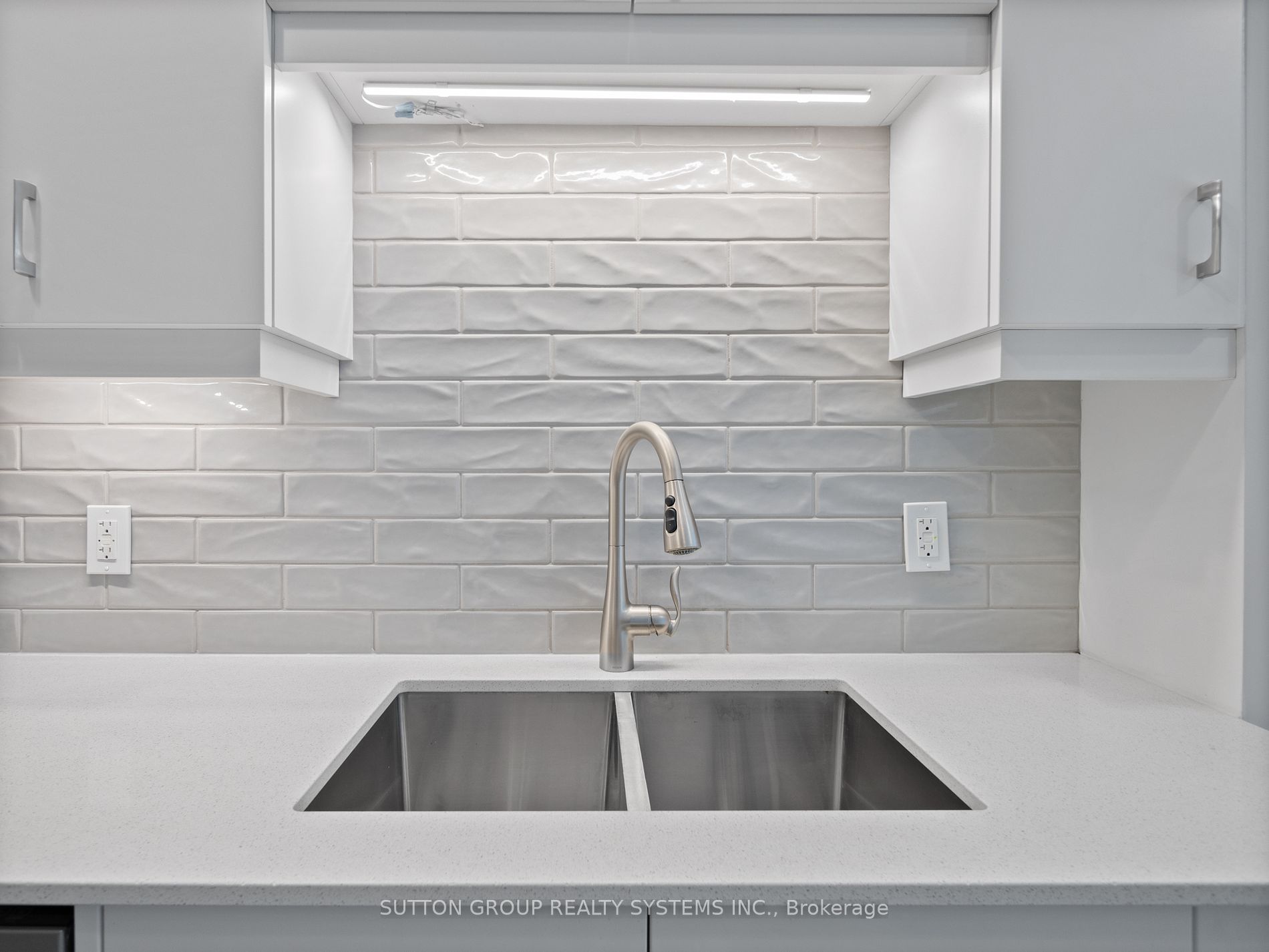 108 Garment St, #404