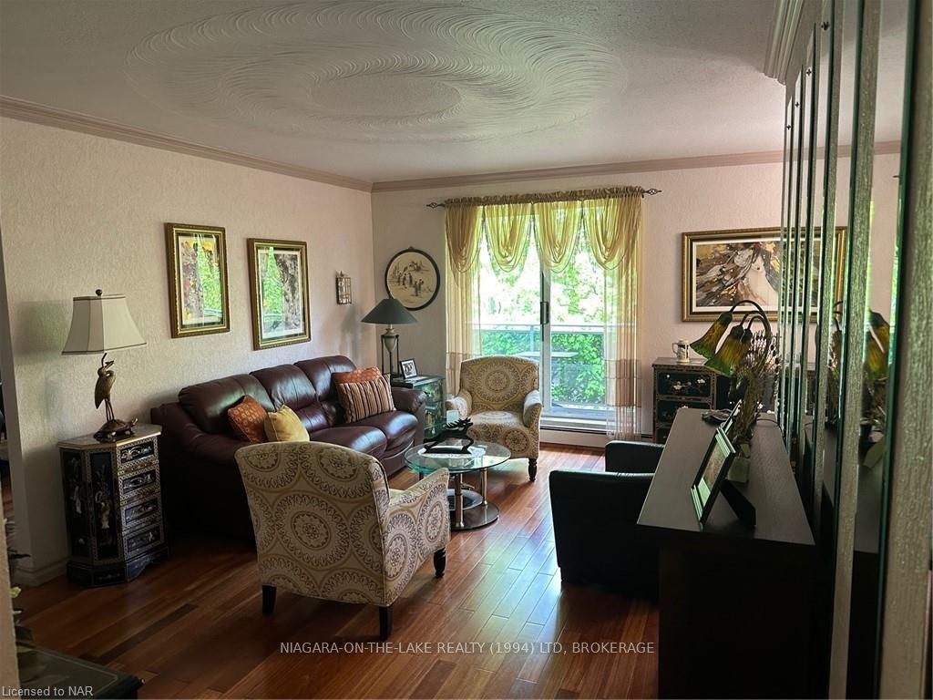 101 KING Street E