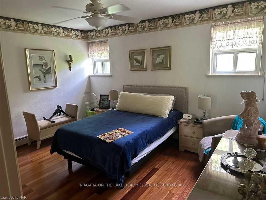 101 KING Street E