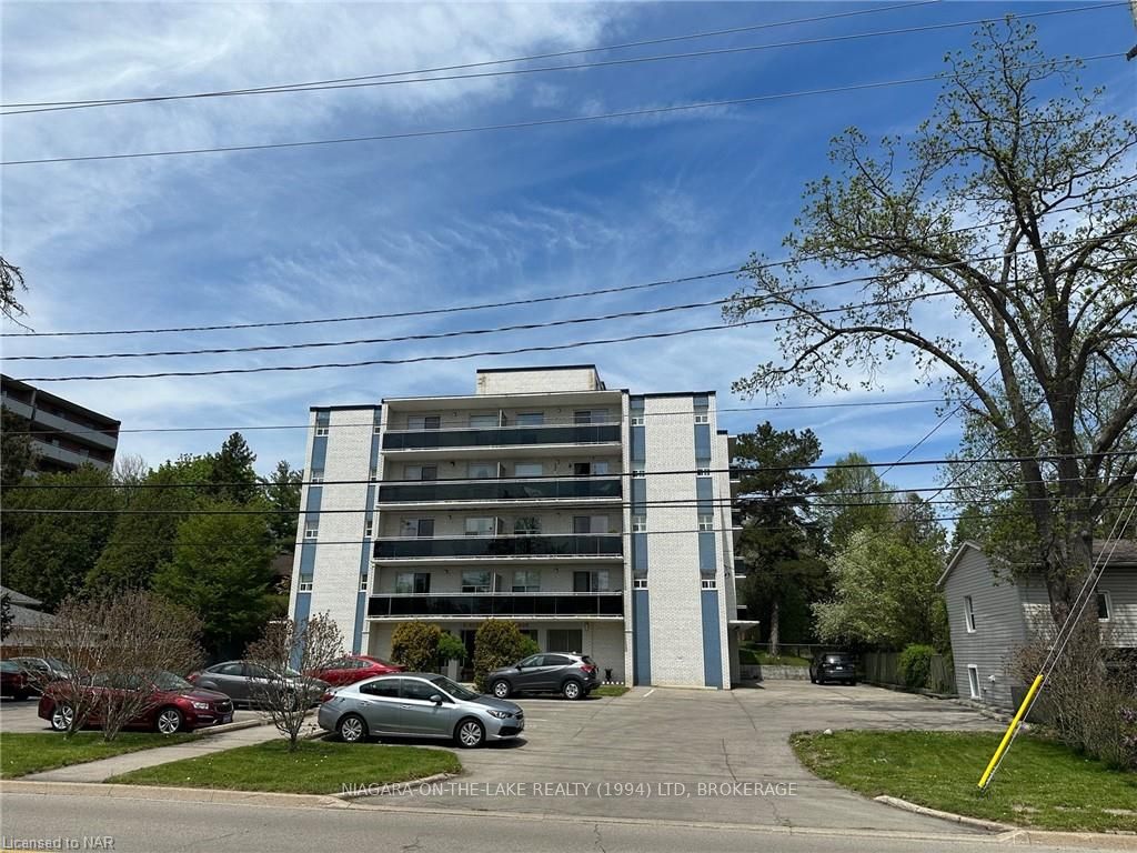 101 KING Street E