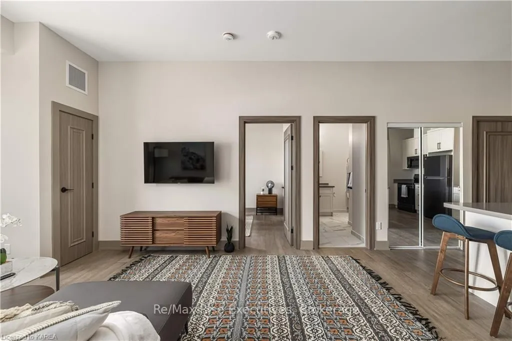 820 GARDINERS Rd, #519