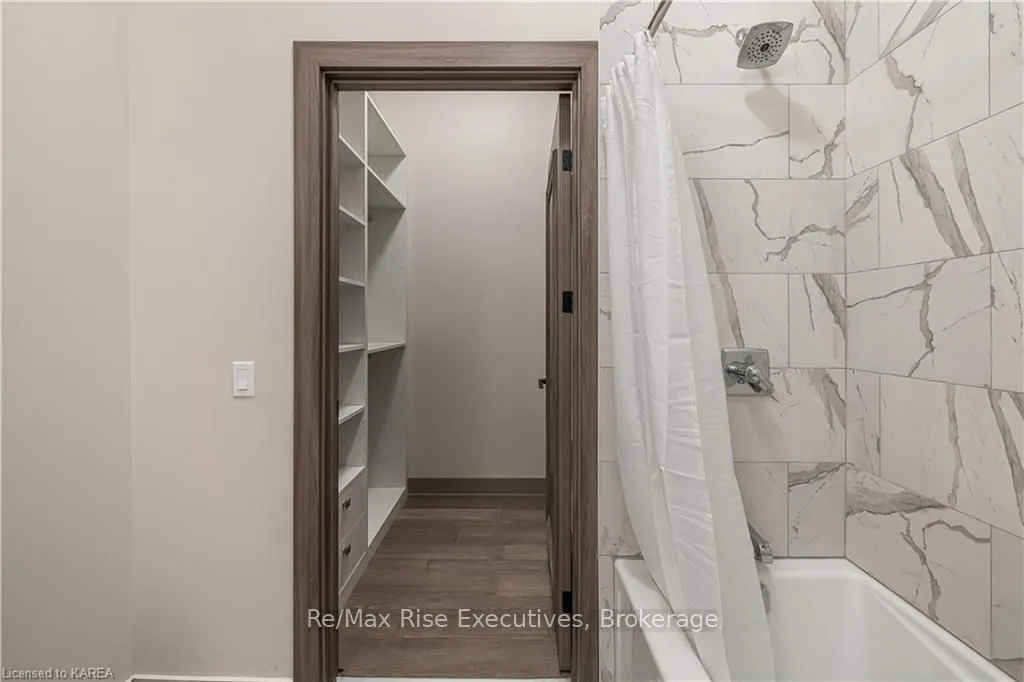 820 GARDINERS Rd, #519