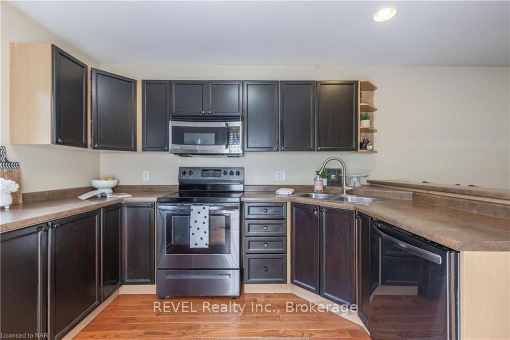 92 THOROLD Ave