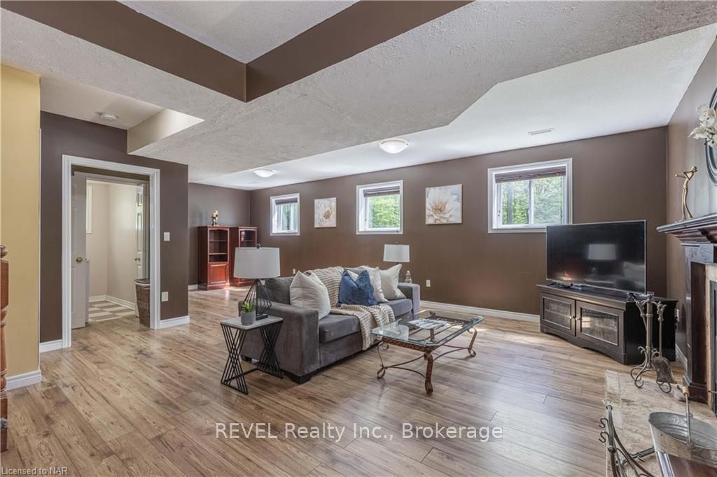 92 THOROLD Ave