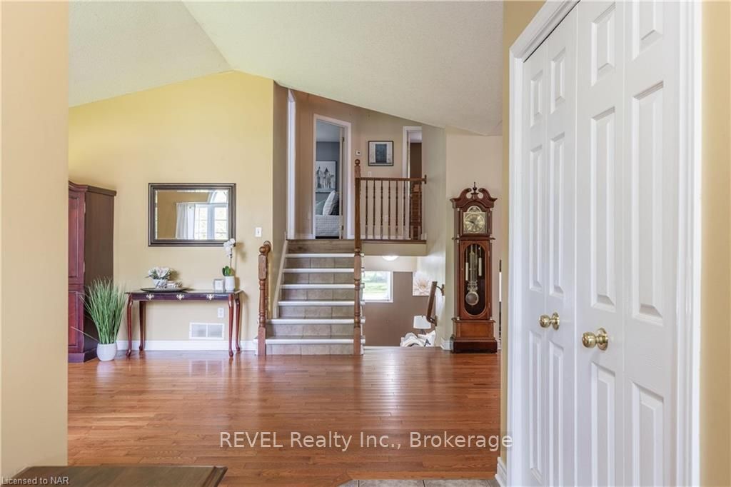 92 THOROLD Ave