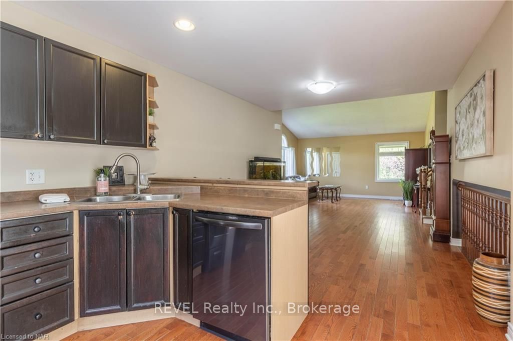 92 THOROLD Ave