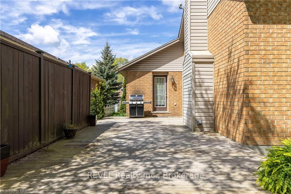 92 THOROLD Ave