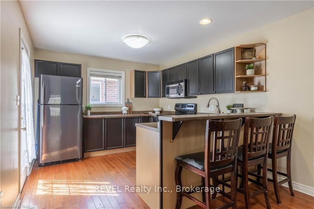 92 THOROLD Ave