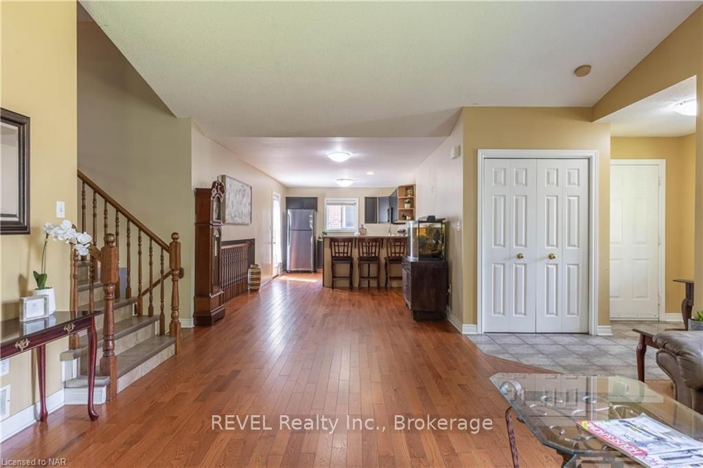 92 THOROLD Ave