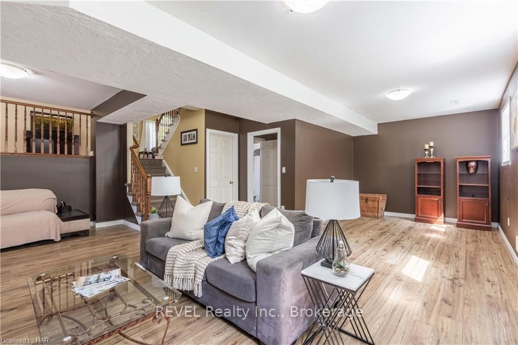 92 THOROLD Ave