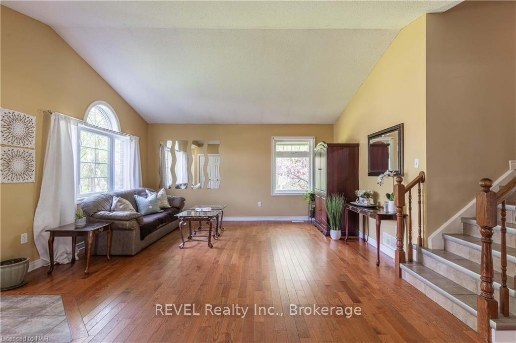 92 THOROLD Ave