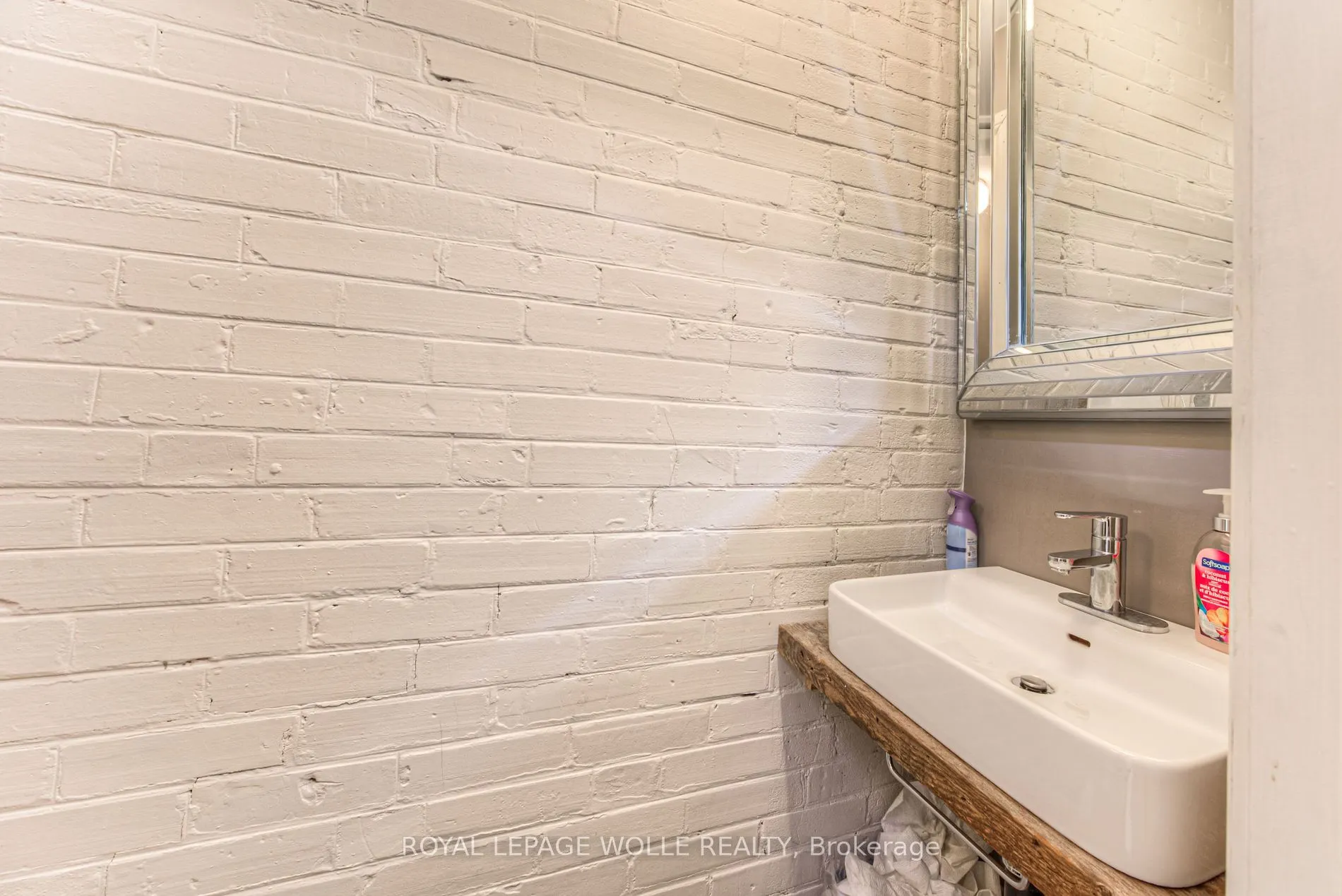 45 Princess St E