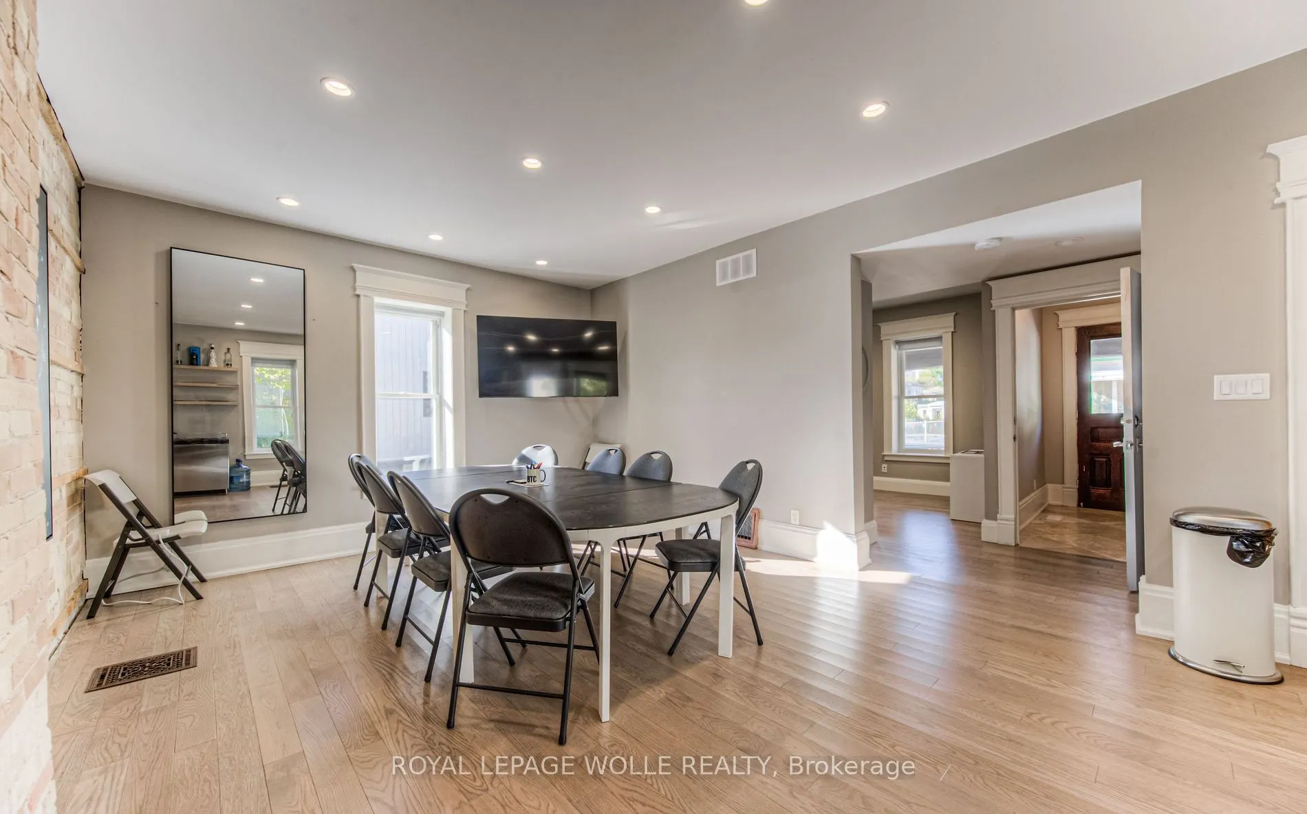 45 Princess St E
