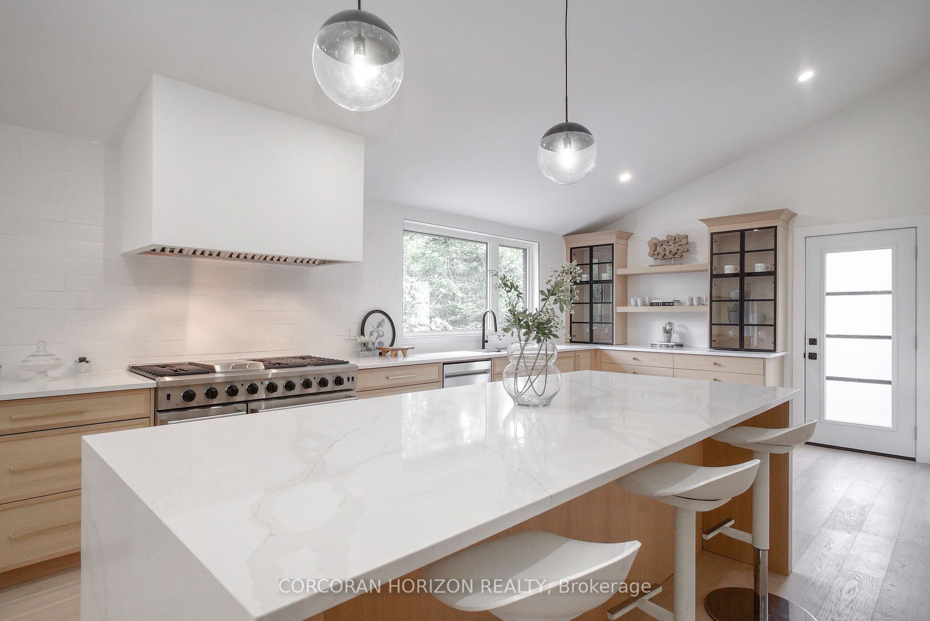 104 Grandview Dr