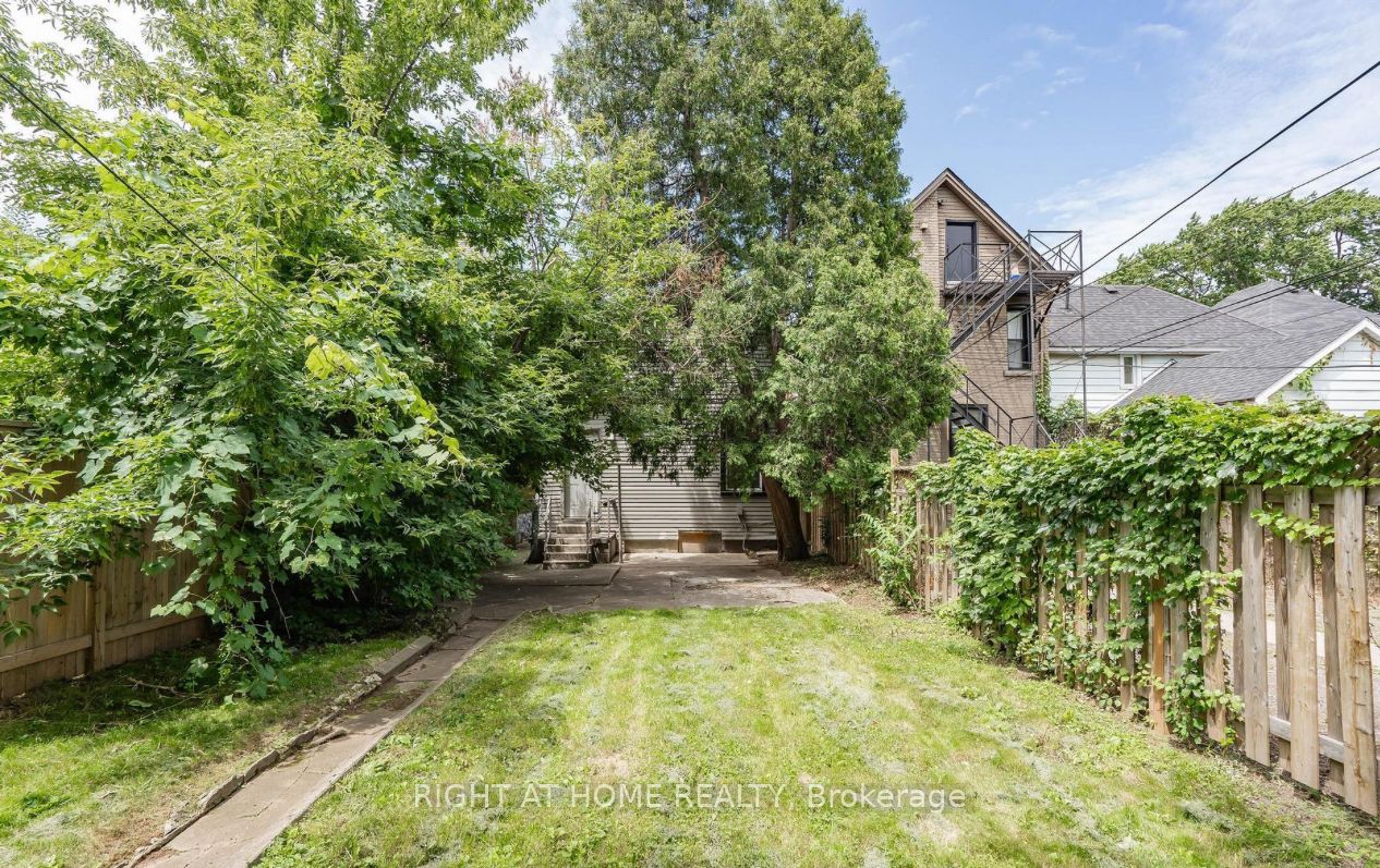 64 Smith Ave