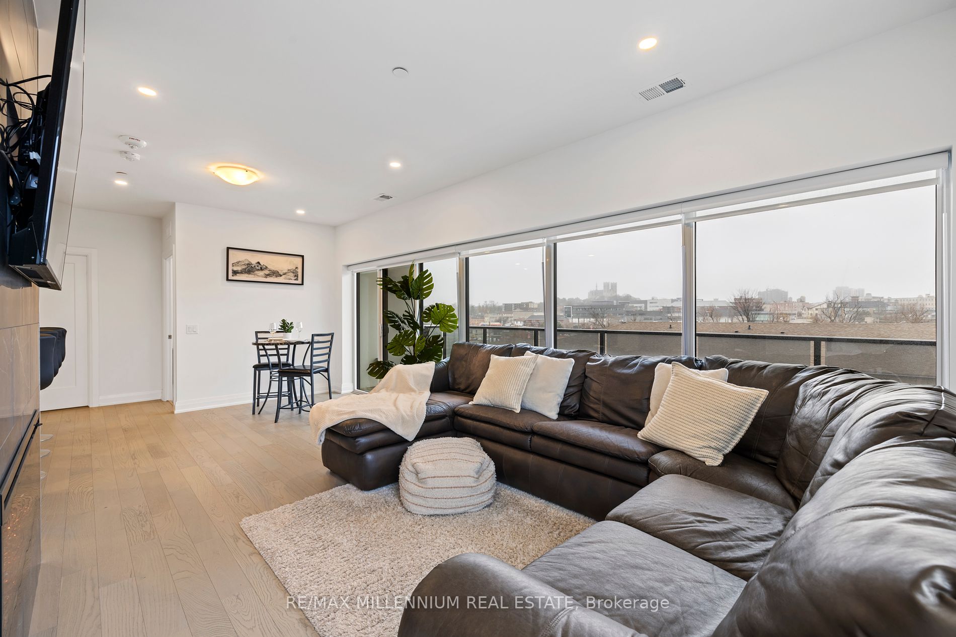 71 Wyndham St S, #408
