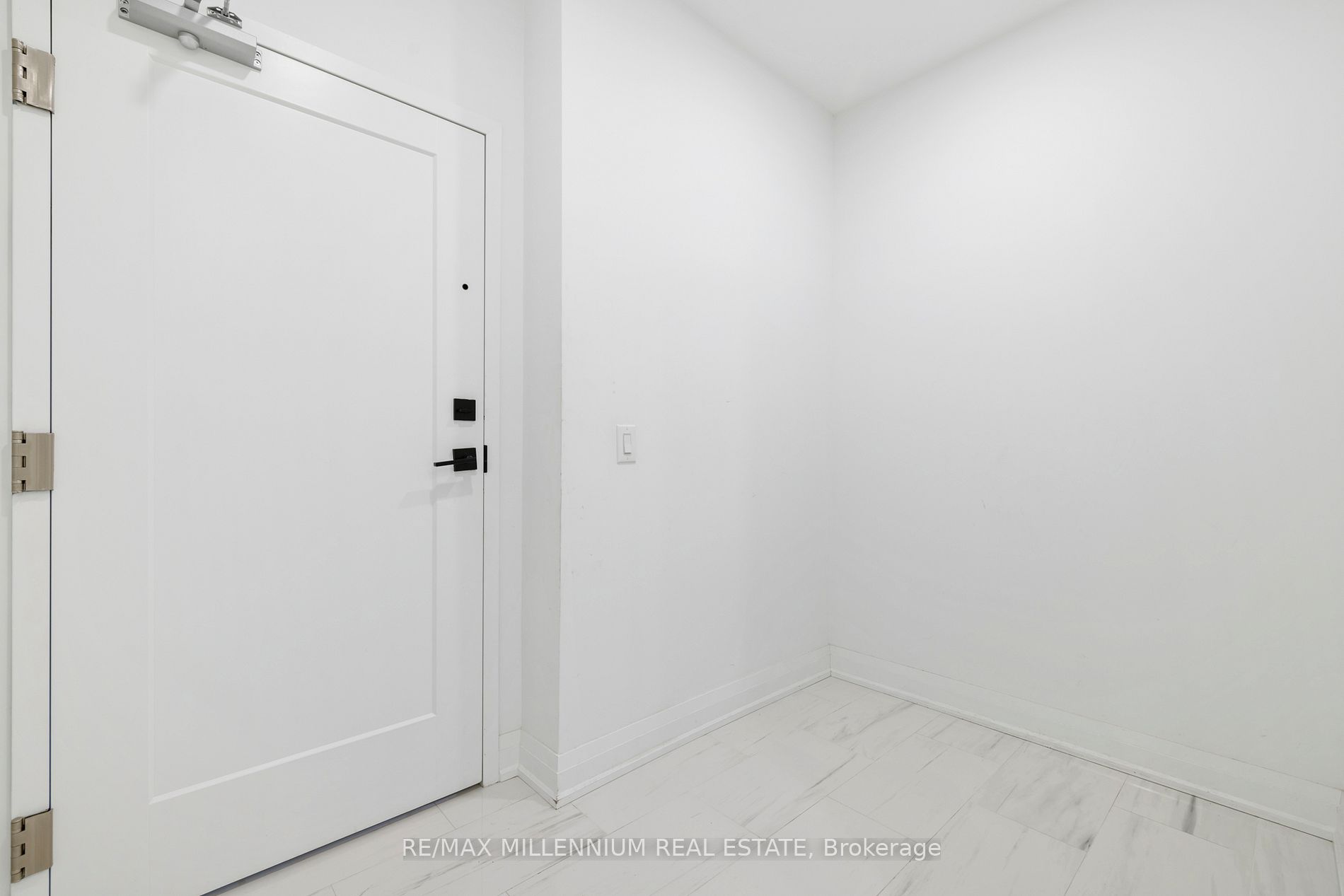 71 Wyndham St S, #408
