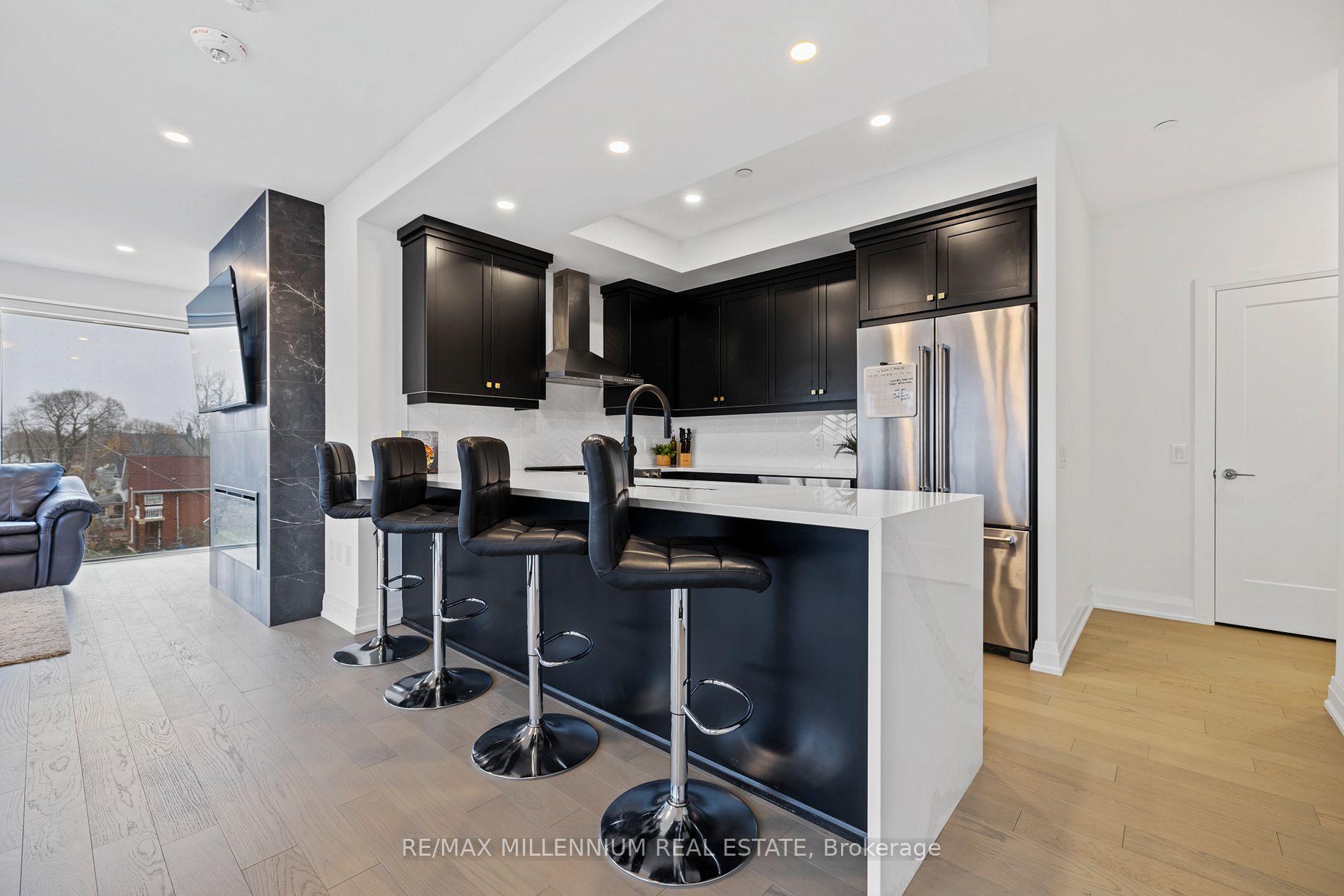 71 Wyndham St S, #408