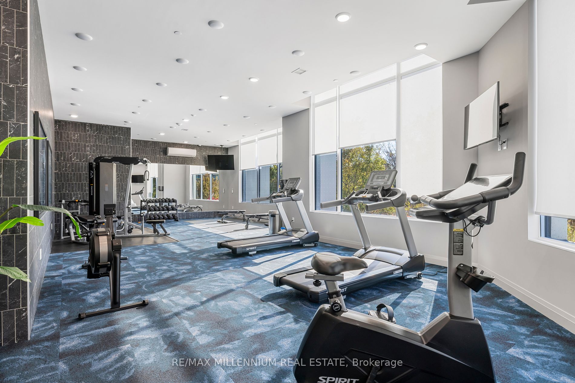71 Wyndham St S, #408