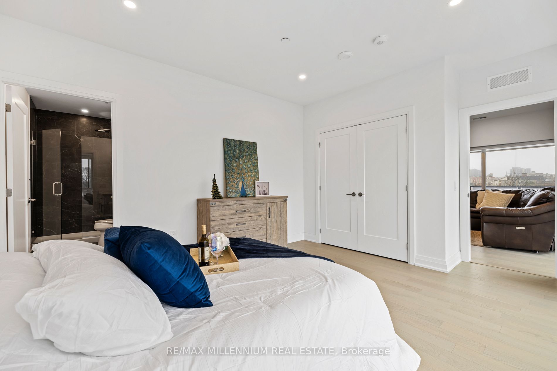 71 Wyndham St S, #408