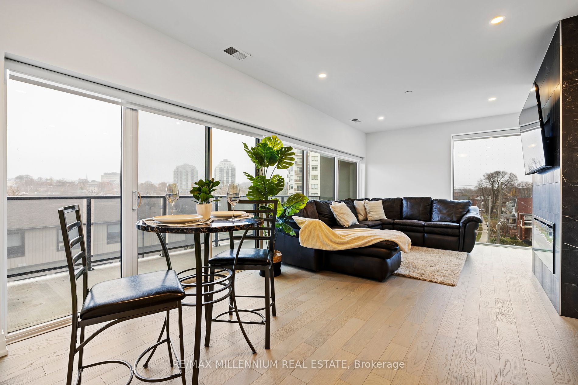 71 Wyndham St S, #408