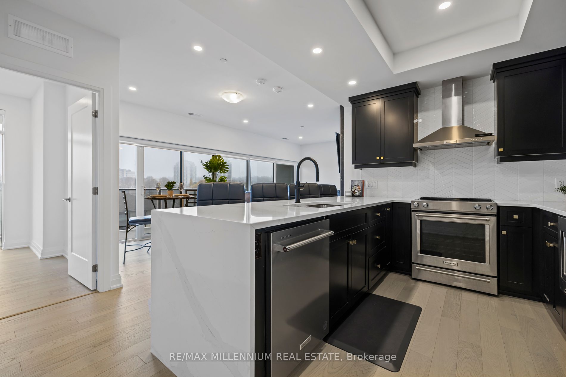 71 Wyndham St S, #408