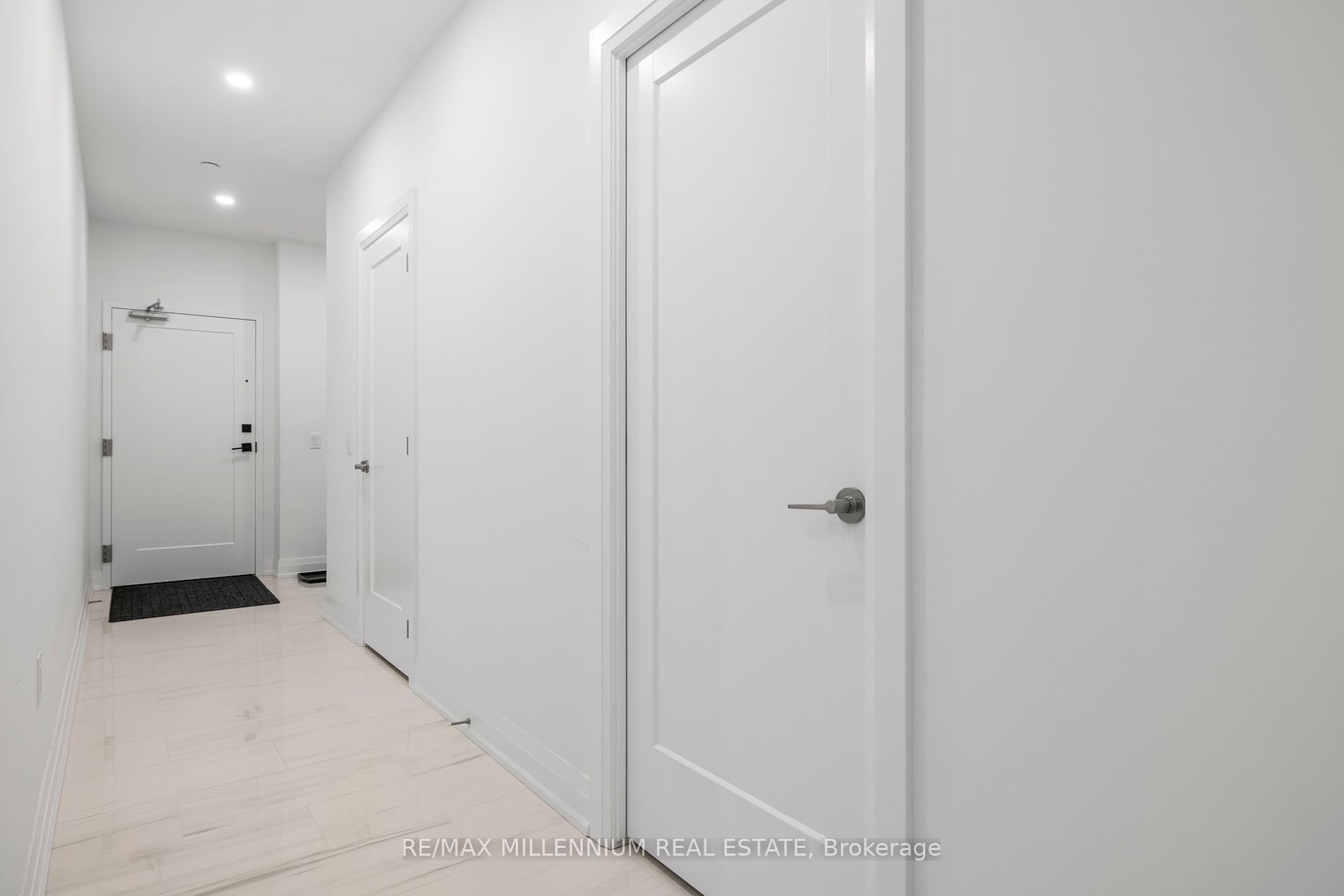 71 Wyndham St S, #408