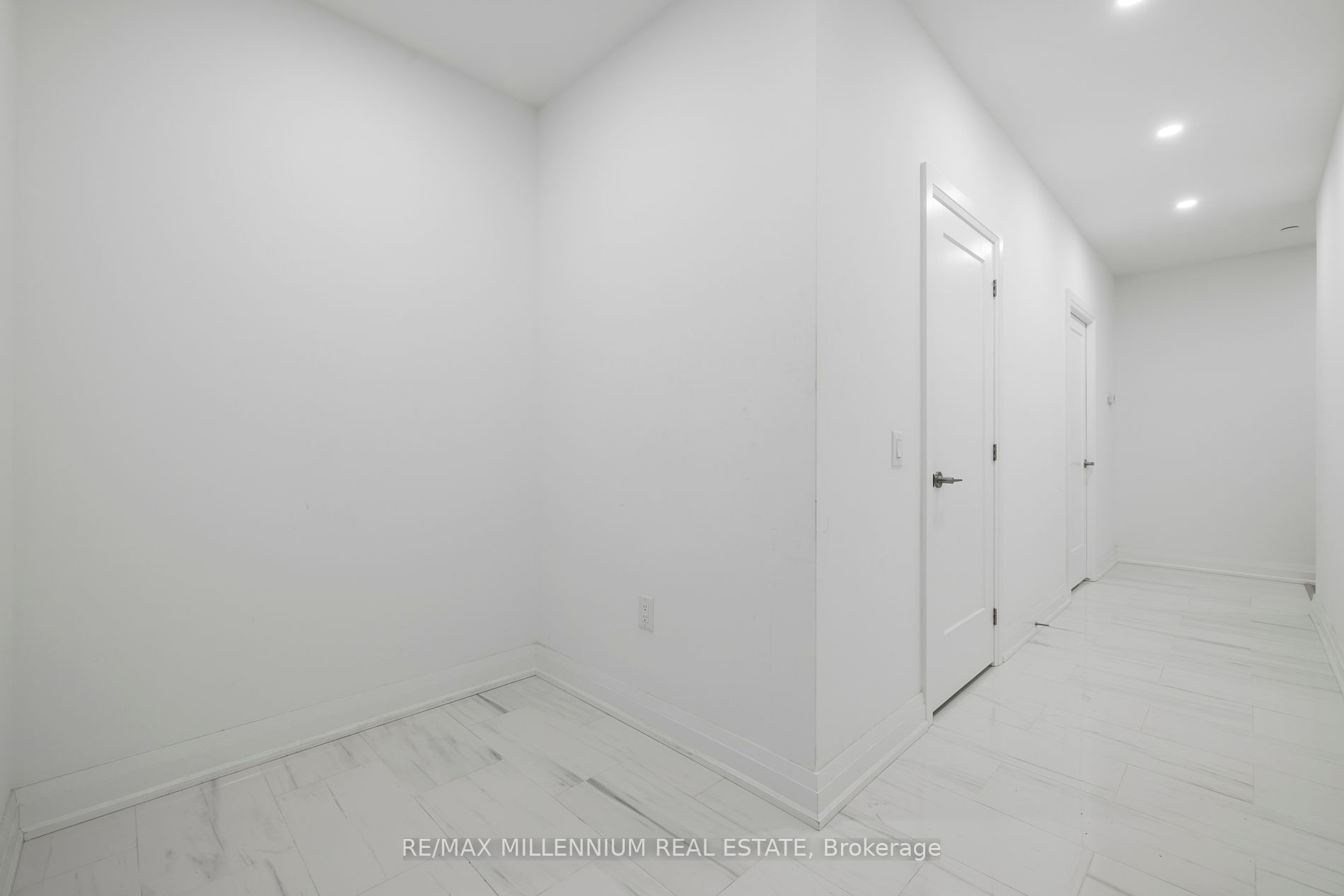 71 Wyndham St S, #408
