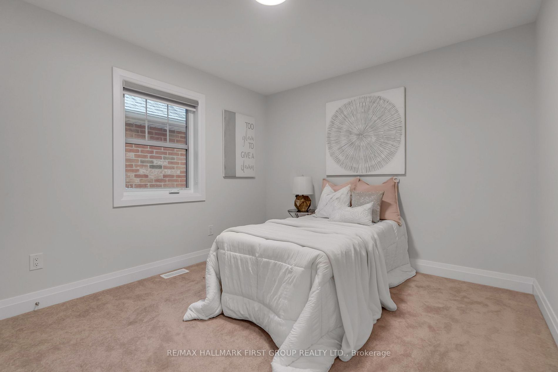 12 Fairhurst St