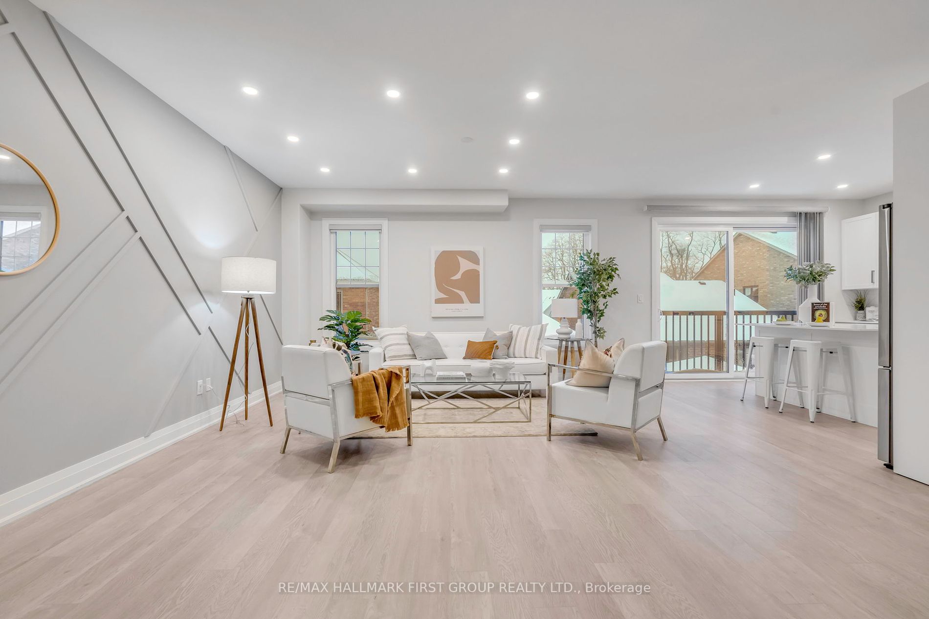12 Fairhurst St