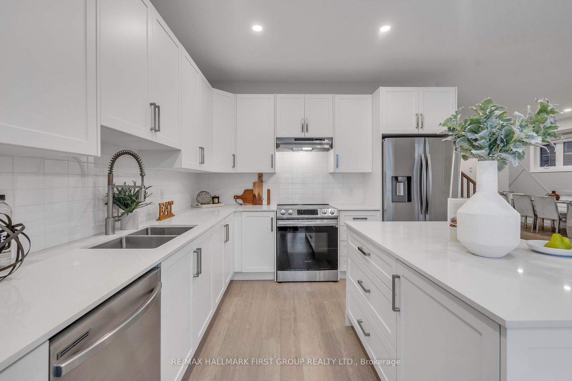 12 Fairhurst St