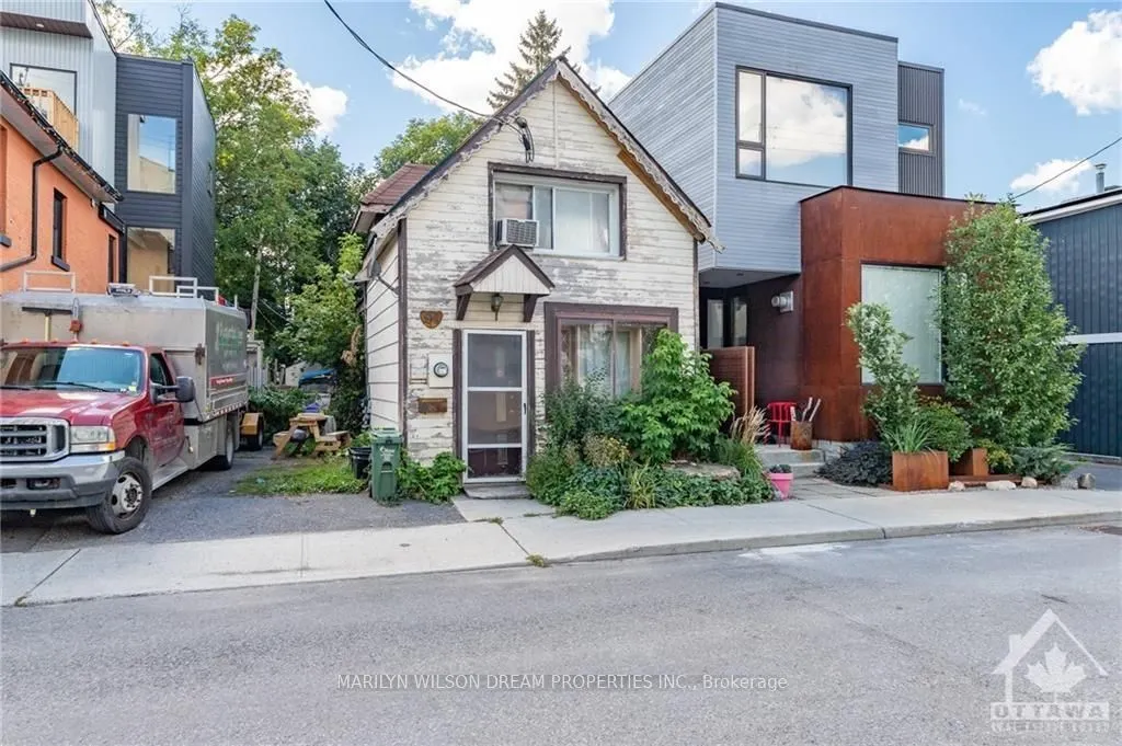 94 MERTON St