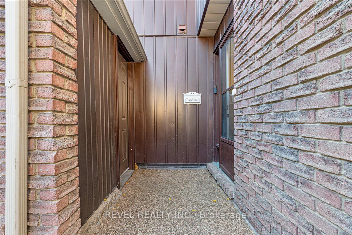 122 Lakeshore Rd, #8