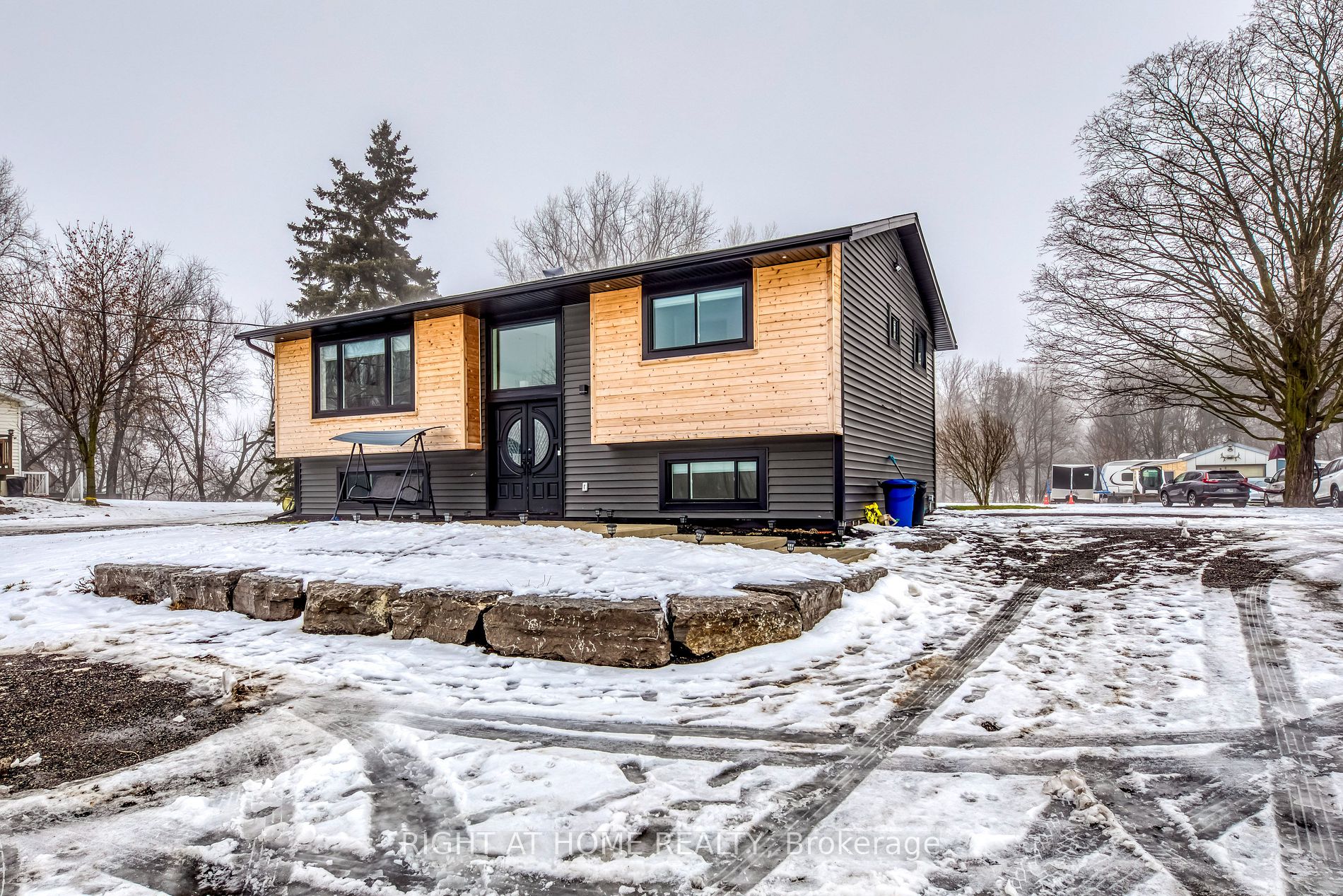 146 7th Concession Rd E