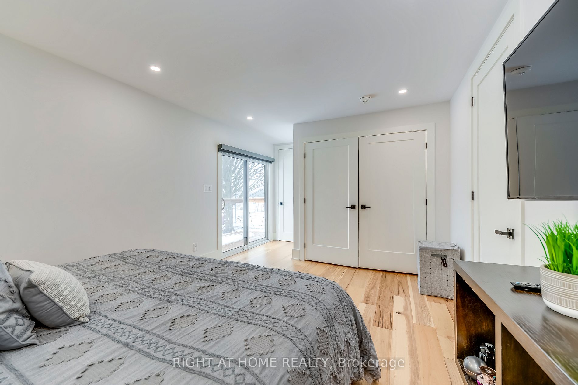 146 7th Concession Rd E